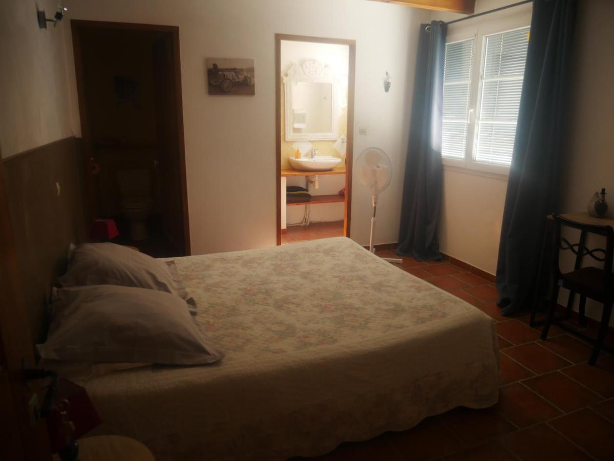Bed and Breakfast La Feniere Venejan Екстер'єр фото