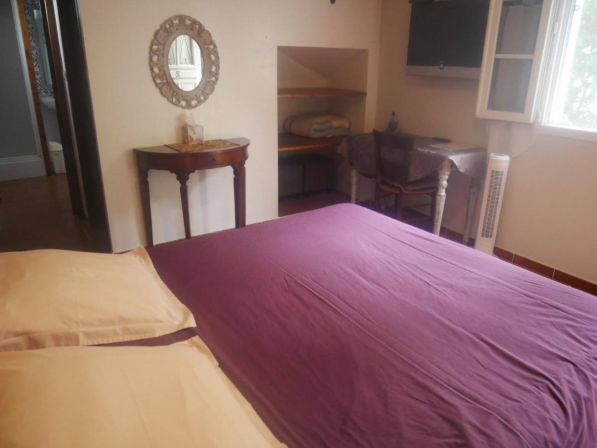 Bed and Breakfast La Feniere Venejan Екстер'єр фото